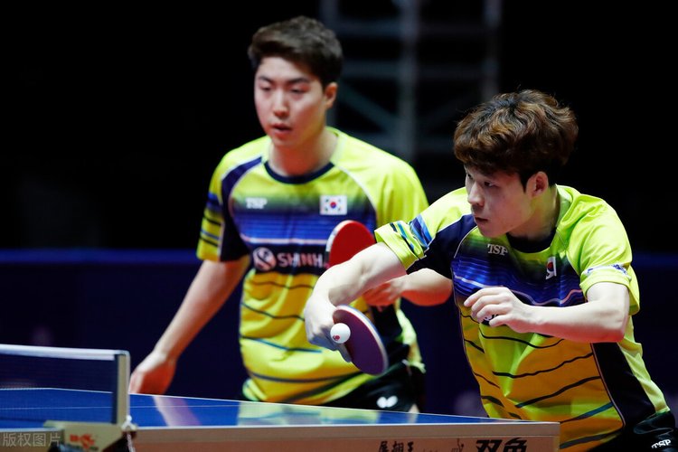 库里遭遇左 库里遭遇左